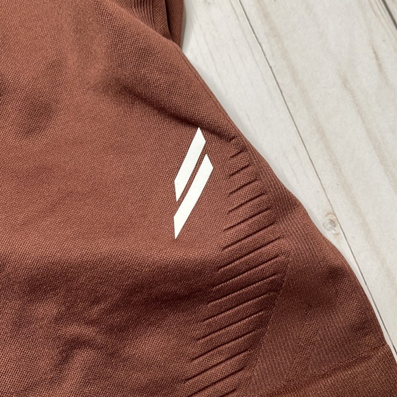 Doyoueven Scrunch Seamless Shorts - Chocolate Brown - M - Picture 3 of 10